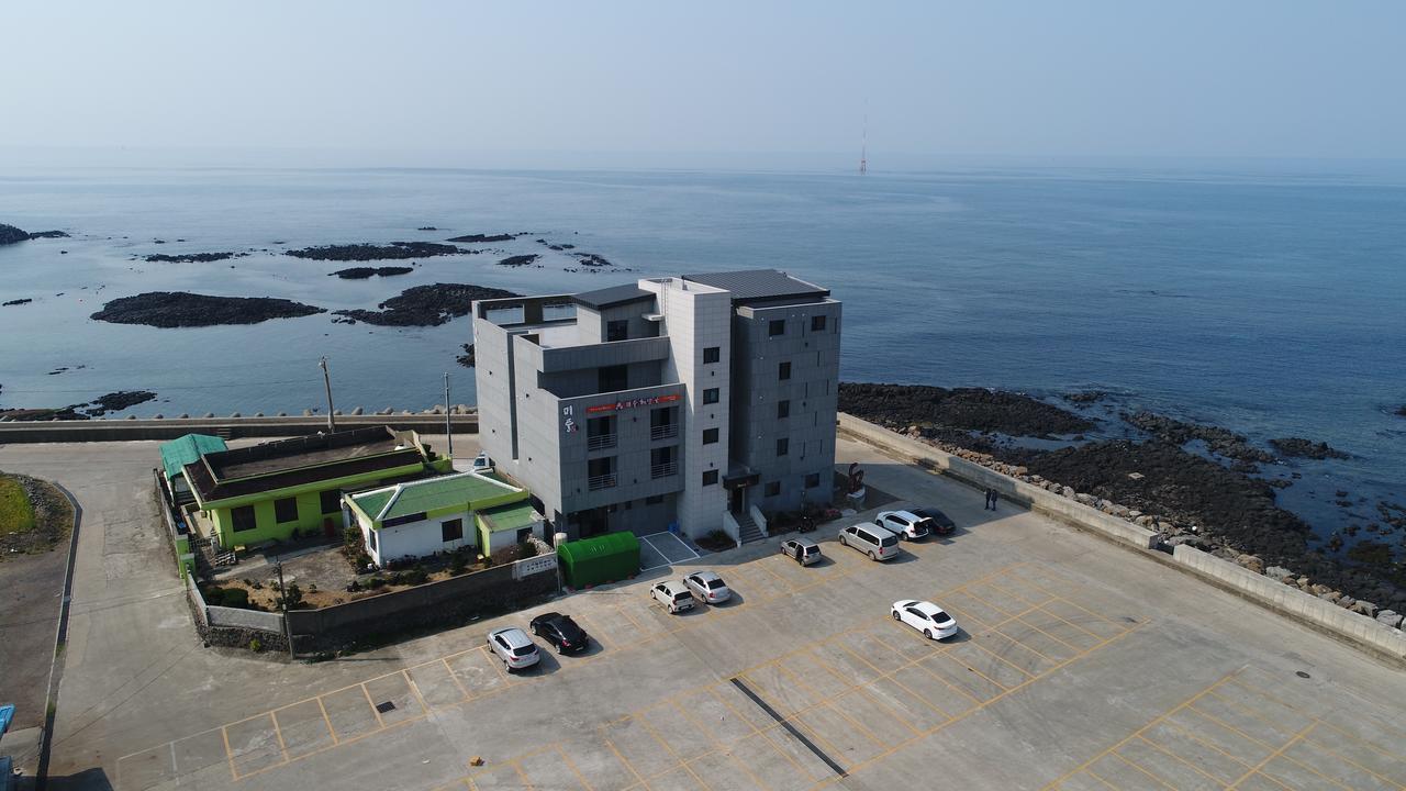 Hotel52 Сеогвипо Екстериор снимка